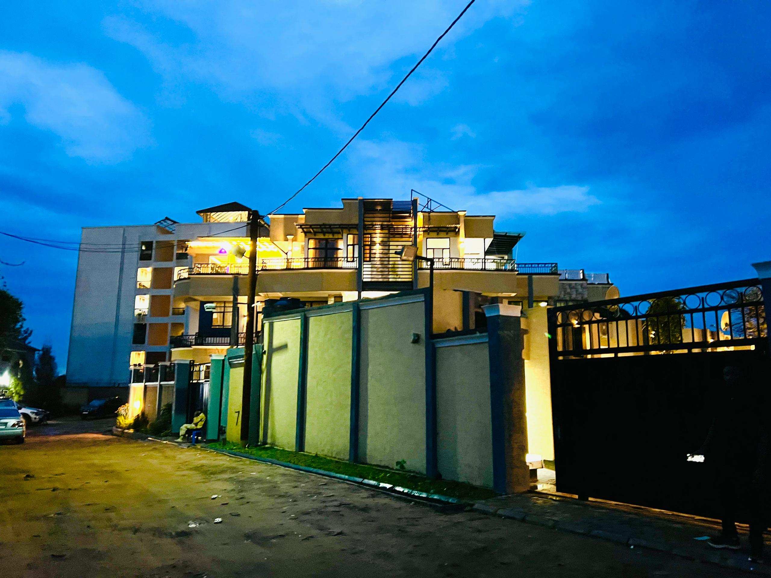 Régina Lodge — Main Entrance & Gated Access at Night